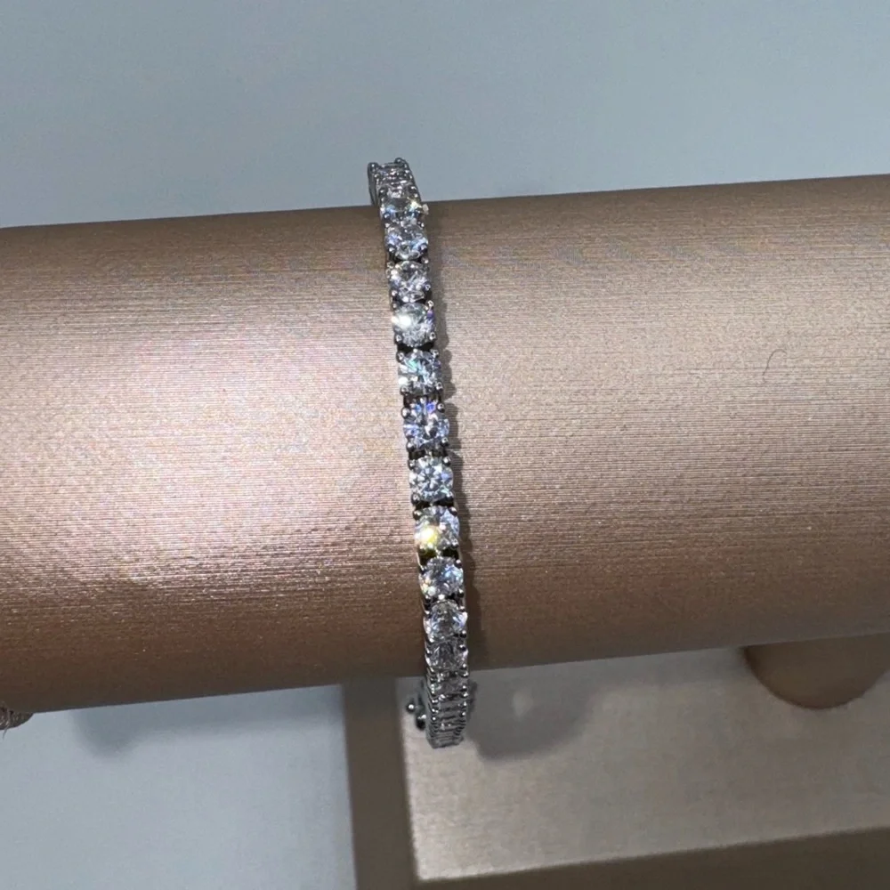 18k 9.2ct Tennis Bracelet - Picture 9 of 14